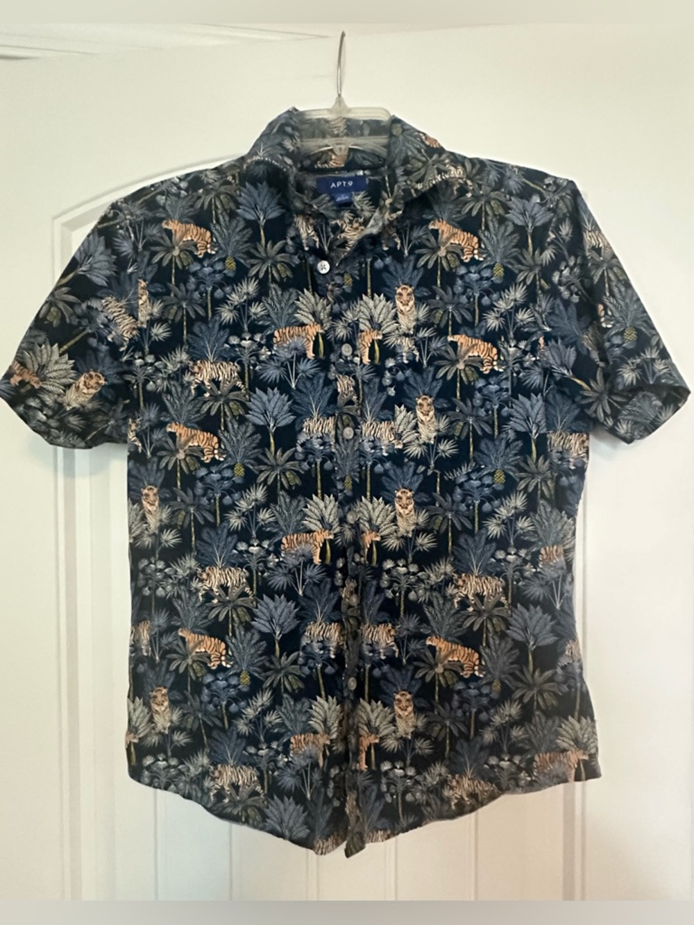 Tiger Pattern Button Down Collared Shirt - Jungle Dan Flashes Intricate Pattern